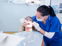 پوسیدگی دندان جلو چه علتی دارد؟